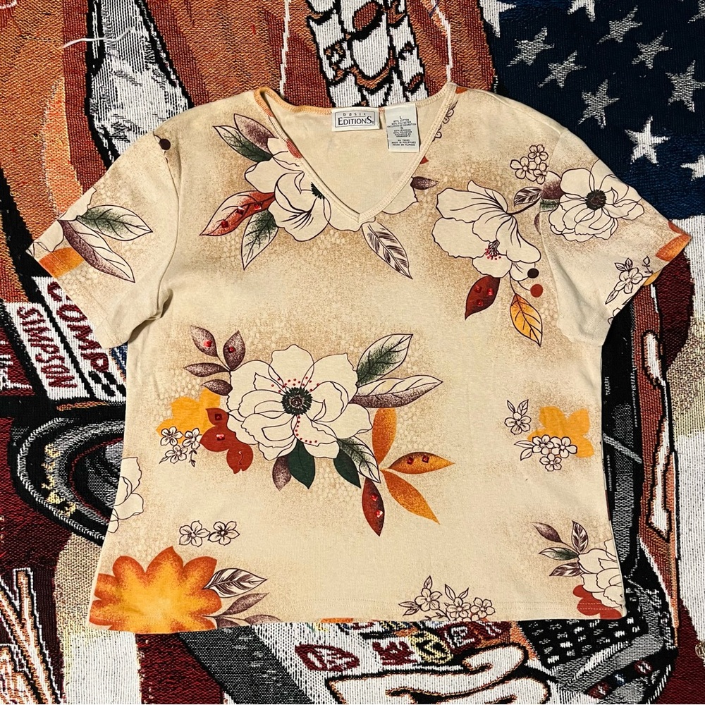 Vintage Basic Editions AOP V Neck Floral Printed Tee (L)